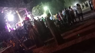 بسبب فوبيا المستريحين.. تجمهر الأهالي أمام معرض سيارات بأسوان خوفا من هروب صاحبه