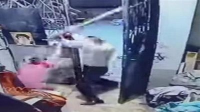 تفريغ فيديو اعتداء رجل على زوجته بشومة في الشرابية 