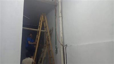 إيقاف أعمال تشطيب محل غير مرخص بالعمرانية | صور