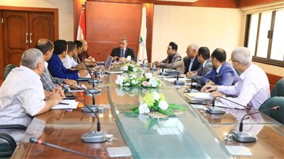 محافظ سوهاج يتابع موقف حصاد وتوريد محصول القمح بالصوامع