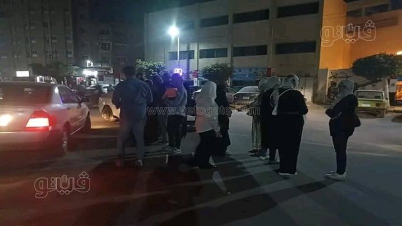 تجمعات الأهالي أمام