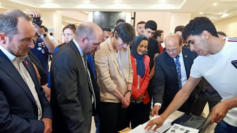 مناقشة سبل التعاون