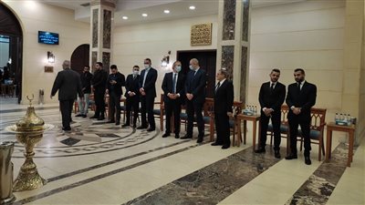 بدء عزاء الكاتب الصحفي صلاح منتصر في مسجد المشير | صور