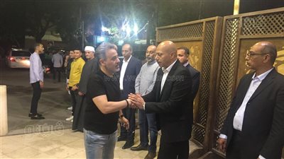 إيهاب فهمي ومصطفى شوقي يقدمان واجب العزاء في والد الفنان ضياء عبد الخالق