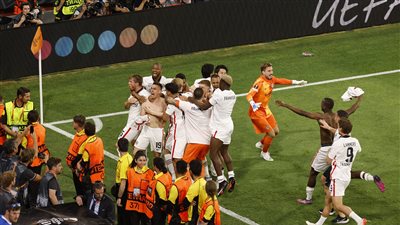 فرانكفورت الألماني يفوز على رينجرز ويتوج بطلا بالدوري الأوروبي