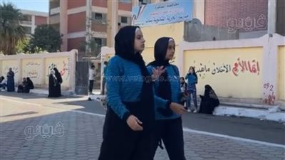 توافد طلاب ثانية ثانوي على اللجان لأداء امتحان الجبر وحساب المثلثات بالقاهرة | فيديو