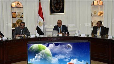وزير الإسكان يتابع مع مسئولي المقاولون العرب موقف تنفيذ المشروعات المختلفة
