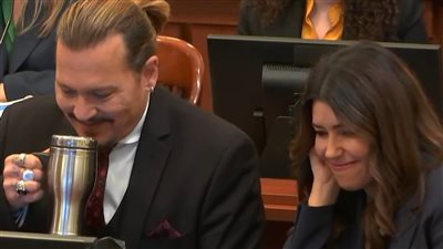 ردة فعل كاميل فاسكيز بعد سؤالها عن مواعدة جوني ديب | فيديو