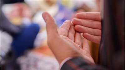 ما حكم قراءة الفاتحة في بداية الدعاء وعقب الصلوات المكتوبة؟.. الإفتاء تجيب 