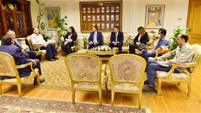 محافظ أسيوط يلتقى وفد شركة 