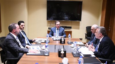 الملا يبحث تعزيز التعاون مع بيكرهيوز الأمريكية لتحسين كفاءة استخدام الطاقة