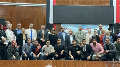 تجارة بنها تنظم حفل كورال وموسيقى لطلاب الكلية 