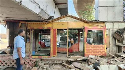 إزالة الأكشاك أسفل كوبري الساحل لإنشاء محلات تجارية | صور