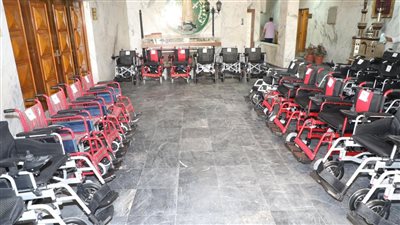 كراسي كهربائية ومساعدات مالية ومواد غذائية لذوي الهمم بالمنوفية| صور