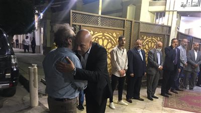 المنتج محمد فوزي وطه دسوقي وميدو عادل يقدمون العزاء في والد ضياء عبد الخالق