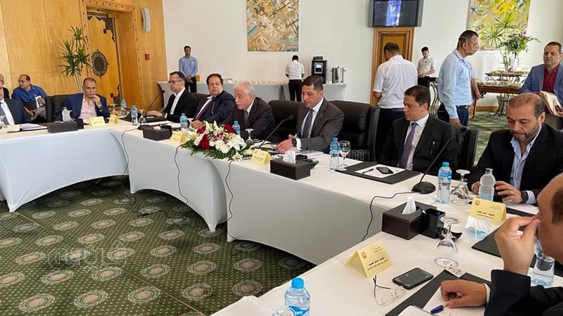اجتماع متابعة المشروعات