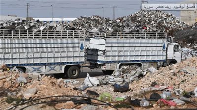 مراهق أفغاني يصنع الفن من النفايات| فيديو 