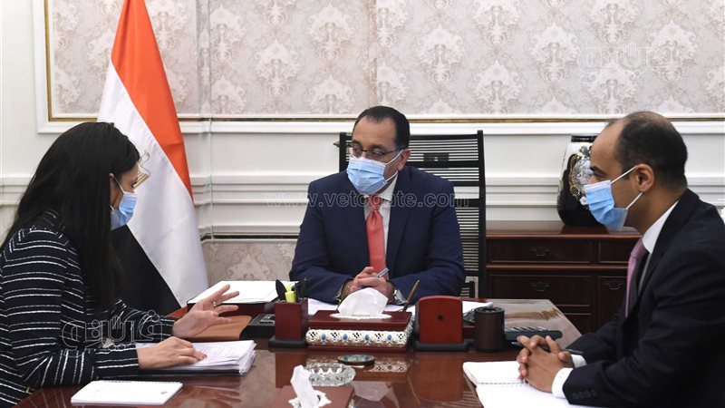رئيس الوزراء ووزيرة