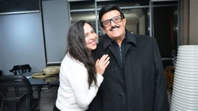 في ذكرى رحيله الأولى.. ثلاثة مشاهد من أمام مقبرة سمير غانم.. دموع ودعاء وذكريات