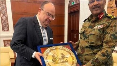 السفير المصري في الخرطوم يلتقي عضو مجلس السيادة الانتقالي بالسودان