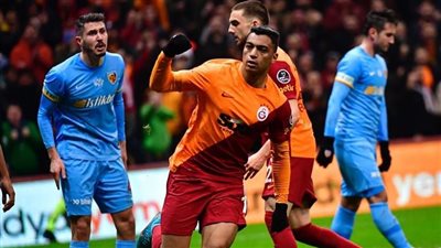 مصطفى محمد على دكة بدلاء جالاتا سراي أمام أنطاليا في ختام الدوري التركي