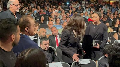 وصول دنيا سمير غانم وعمها إلى مهرجان المركز الكاثوليكي للسينما | فيديو