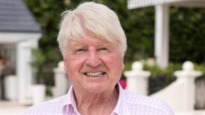 والد رئيس الوزراء البريطاني يحصل على الجنسية الفرنسية 