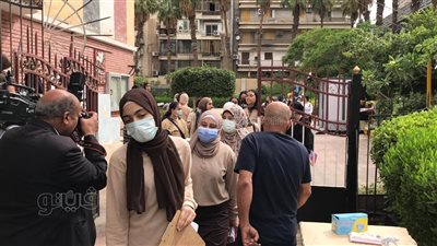 لحظة دخول طلاب الشهادة الإعدادية بالقاهرة إلى لجان امتحان اللغة العربية | فيديو 