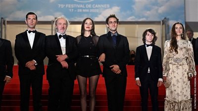 مراجعات نقدية سلبية لفيلم FRÈRE ET SOEUR: الأسوأ في مهرجان كان