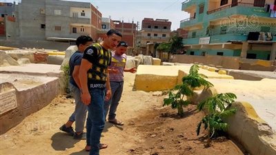 بعد تشييع الجثامين فجرا.. أهالي الديدامون يزورون مدافن أسرة ضحايا حادث سير| فيديو