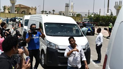 وصول جثمان سمير صبري لمسجد الشرطة| فيديو