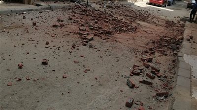 محافظ القاهرة يوجه بإزالة الجزء المنهار من عقار عين شمس 