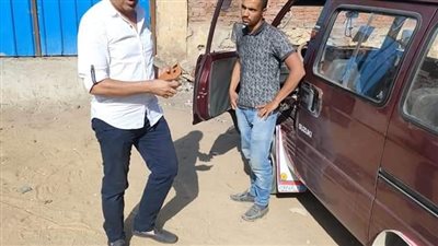 سرفيس الجيزة يضبط سيارة خالفت تعليمات نقل المواطنين بحدائق الأهرام | صور