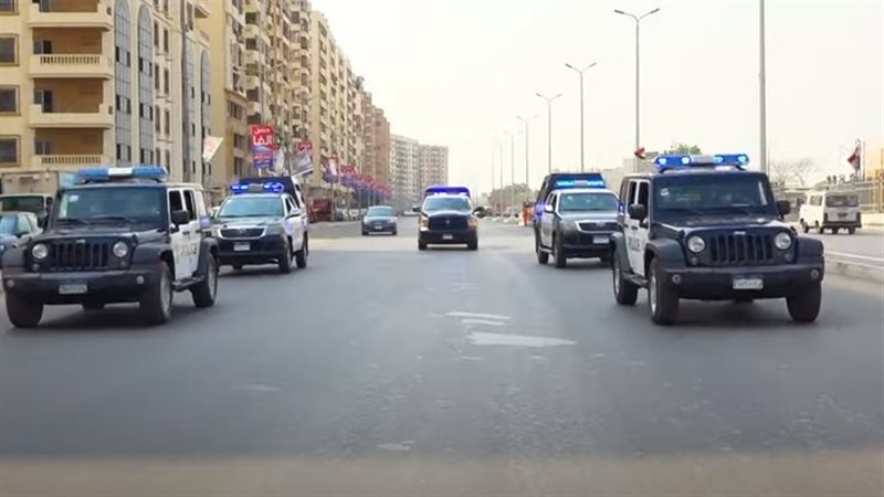 قوات الشرطة تقتحم