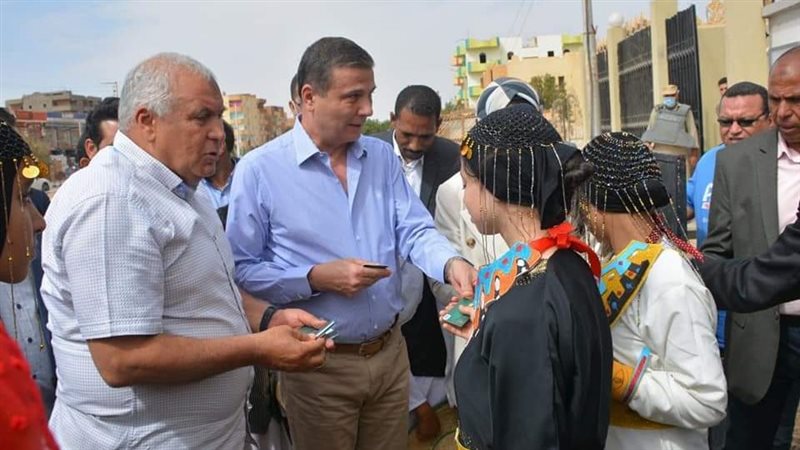 جانب من لقاء محافظ