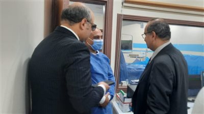 مجازاة 3 أطباء لتأخيرهم العمل بالعيادات بمستشفى قفط التعليمي في قنا