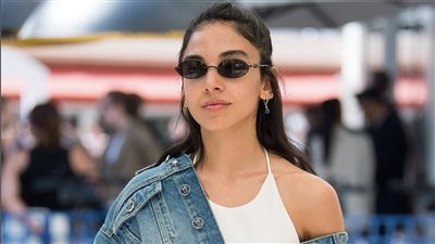 سلمى أبو ضيف تتألق بإطلالة كاجوال في كان