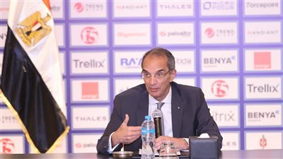 وزير الاتصالات: استثمار ملياري دولار لرفع  كفاءة الإنترنت في مصر