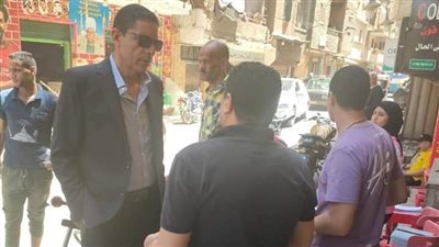 رئيس مدينة الجيزة يتفقد حملة طرق الأبواب بالوراق لتوعية المواطنين بخطورة كورونا | صور