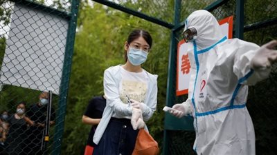 الصين تضع آلاف السكان في بكين بمراكز الحجر الصحي