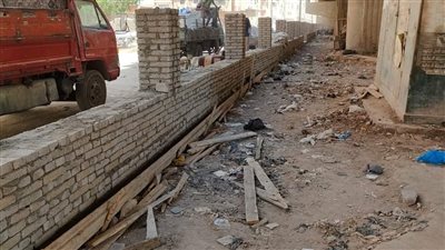 بناء الأسوار ورفع المخلفات أسفل محور كمال عامر | صور