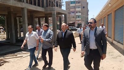 نائب محافظ الجيزة يتفقد مشروعات الصرف الصحي والسوق الحضاري الجديد بالعياط| صور