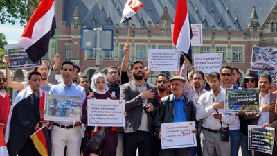 احتجاج أمام محكمة العدل الدولية لرفع الحصار عن تعز اليمنية|صور