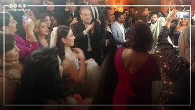 شاهد.. وصلة رقص بين مصطفى حجاج وبوسي في حفل زفافها | فيديو