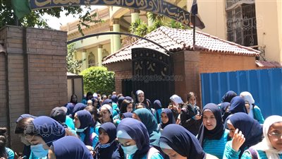 طالبات أولى ثانوي: 