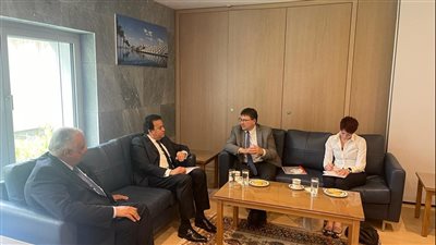 عبدالغفار يبحث مع 