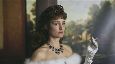 النقاد يشيدون بفيلم Corsage في مهرجان كان 