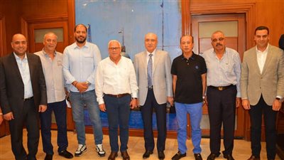 بعد تجديد الثقة في الشعباني.. جلسة مع محافظ بورسعيد للم الشمل بالمصري | صور