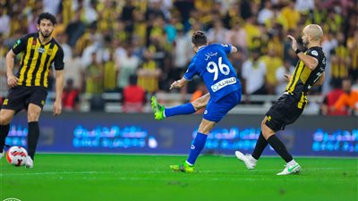 بمشاركة حجازي.. الهلال يفوز على اتحاد جدة 3-1 ويشعل الصدارة