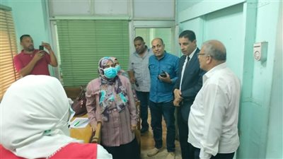 رئيس مدينة الجيزة يتفقد القوافل والوحدات الصحية بحي شمال | صور